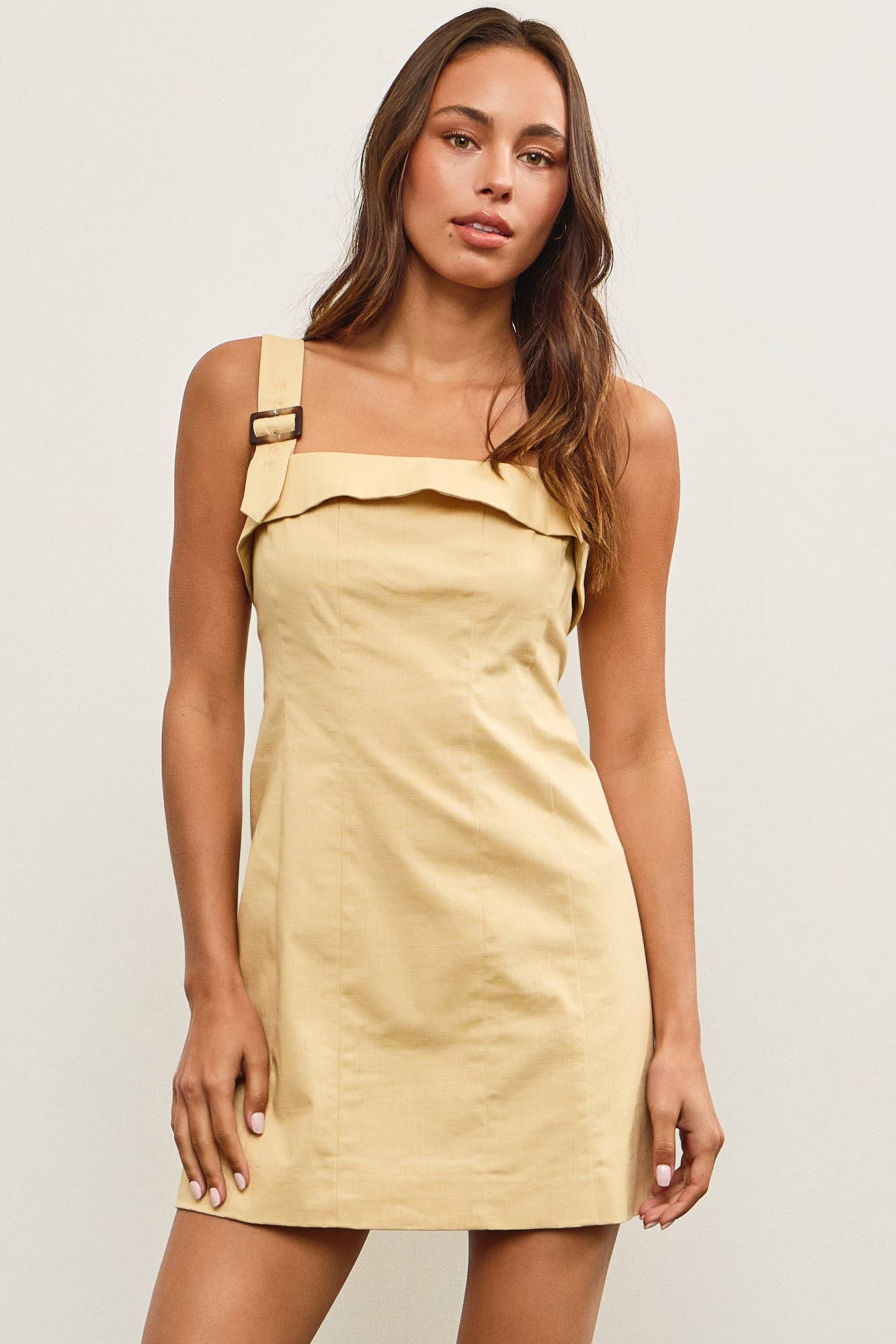 Stretched Linen Dress with Buckle Straps